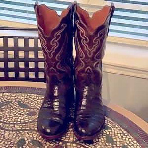 Tony Lama hand crafted 9.5 mens alligator boots.